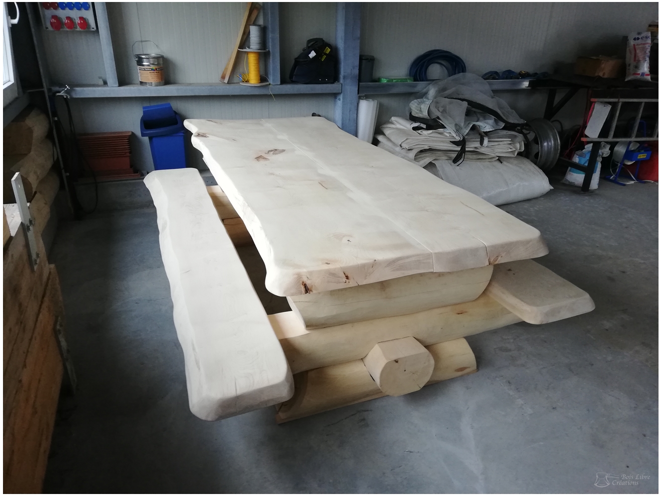 A VENDRE table extérieur en bois rond-image