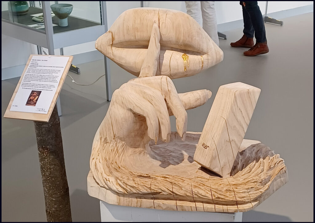 Yvan Freiholz Bois Libre Créations Sculpture à la tronçonneuse Le Silence est d'Or (1)